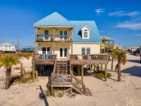 Private Ocean View Deck and Exclusive Coffee Bar - Charming Beach House