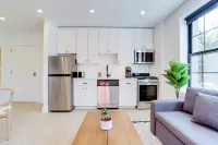 Modern Finishes and Fully Appointed Kitchen - Stylish Retreat