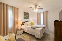 Large Screened Patio and Modern Kitchen - Beautiful Spacious Haven 羅克雷治住宿飯店