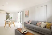 Smart Suites Self Check-in Apartments - 18 Darnley Hotels in Darra