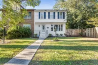 Modern Kitchen and Secluded Patio Escape - Charming Stylish Haven