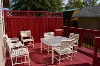 Spacious Deck and Cozy Living Area - Charming Cottage Retreat