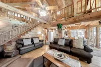 Beautiful custom cabin on private lake w/ foosball, hot tub, & fireplace Hotels in Blount County