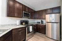 Tranquil Retreat - Charming Haven, Serene Neighborhood Hotels in Perry Township