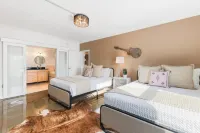 Guitar-Shaped Pool and Historic Charm - Stunning Music Row Retreat