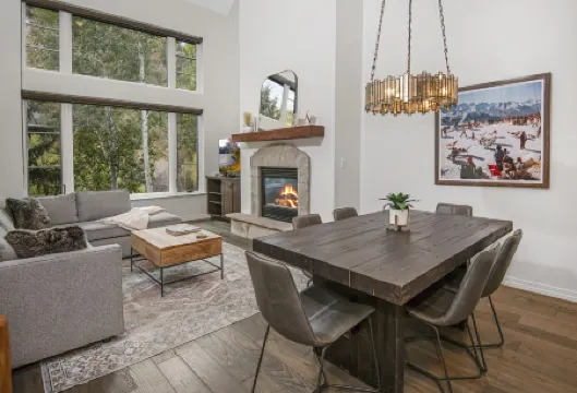 Stellar Mountain Views and Cozy Fireplace - Charming Alpine Retreat