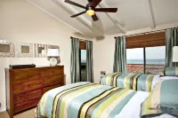 Ocean Views and Stylish Comfort - Spacious Top-Floor Retreat