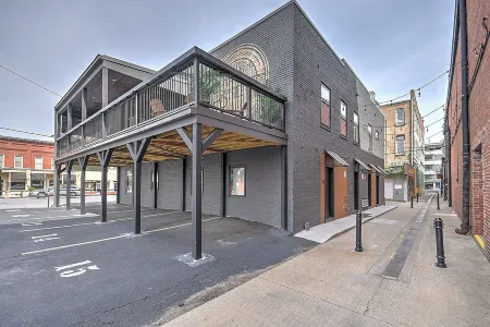 Luxury Penthouse in Downtown Bristol + Cool Patio • Sleeps 10 • Near Casino/Bms