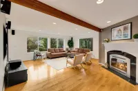 Ultimate Group Getaway: Near Ferry, Hot Tub and Games Hotels in Mukilteo