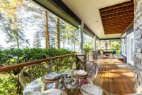 Breathtaking Views and Modern Kitchen - Exquisite Waterfront Retreat