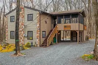 Charming Lodge with Indoor Sauna and Cozy Fireplaces - Inviting Retreat