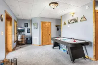 Secluded w/ Epic Outdoor Activities*Hot Tub*Games Hotels in Cosby