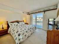 Lovely Spacious Waterfront escape (or WFH) Kayaks, 72' dock, mins to LBI beaches Hotels near Long Beach Island Library