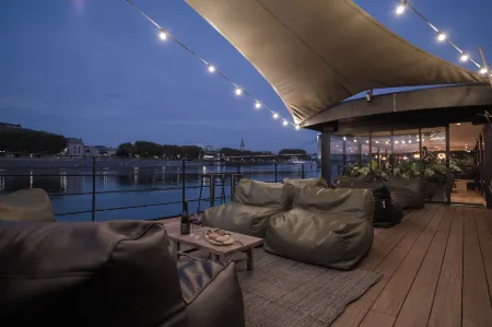 La Peniche - Bed and Bicycle - Tournon Отели рядом с достопримечательностью «Le Jardin d'Eden»