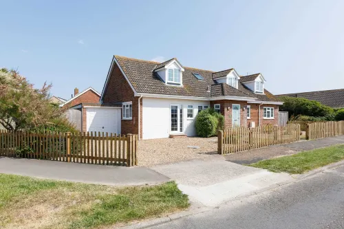 Beach House for 10 with Hot Tub & Garden - Jacuzzi
