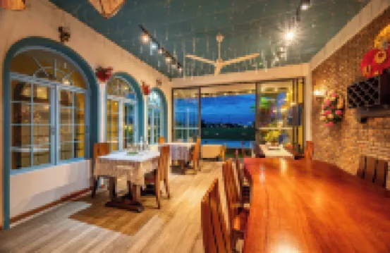 เจด ฮอยอัน ไรซ์ แพดดี้ส์