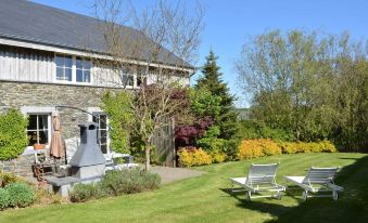 Cottage with Foosball & Garden