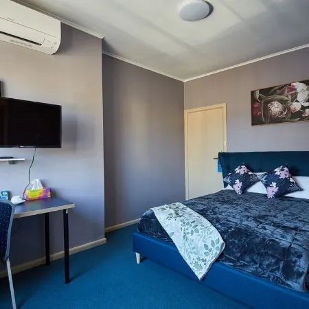 IMotel AU