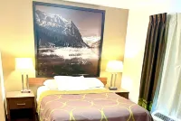 Super 8 by Wyndham Hinton Hotels in Hinton
