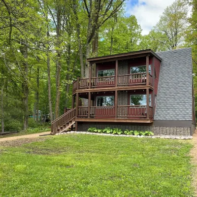 The Perch-Skywalk! Pet Friendly, 4-Bedroom Cabin on the Big Eau Pleine.