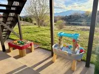 Creekside Mountain View Retreat, Hot Tub, Sleeps 14, 6 Kings, 5 Bathrooms