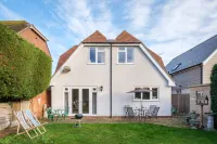 Whitstable's Beachcombers, Sleeps 10, Dog Friendly Hotels in 