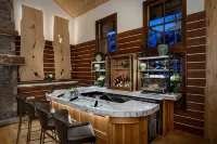 Teton Mountain Lodge and Spa, a Noble House Resort - bar