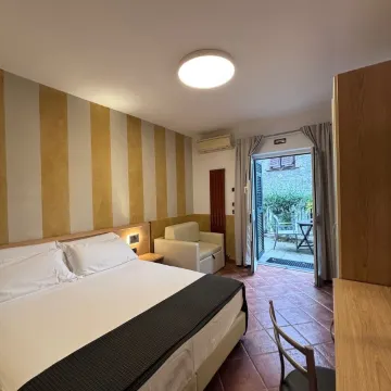 The Monk & Tipster - Housity