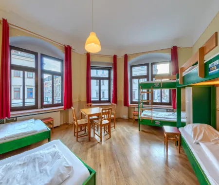 Hostel Mondpalast Отели рядом с достопримечательностью «Дрезденский технический университет»