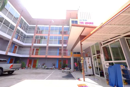 Livable Hotel Отели рядом с достопримечательностью «Wat Phra That Choeng Chum Worawihan»