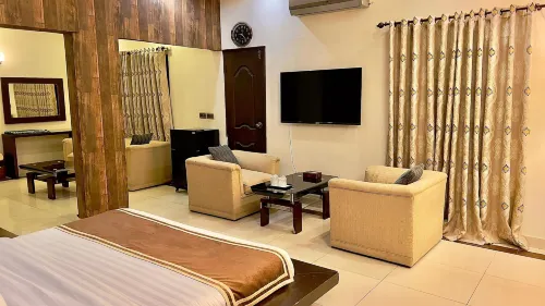 Royal Inn Hotel - Homestays