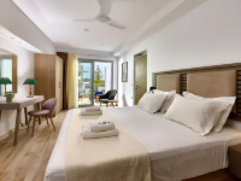 Seascape Luxury Residences Hotels in Agia Pelagia