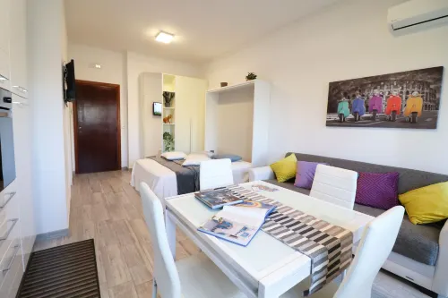 バルコニーとエアコン付きの休日の家 'casa Vacanze Alba A Otranto'