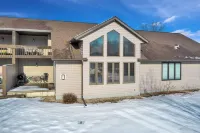 Lodges of the Lakes Hotel di 