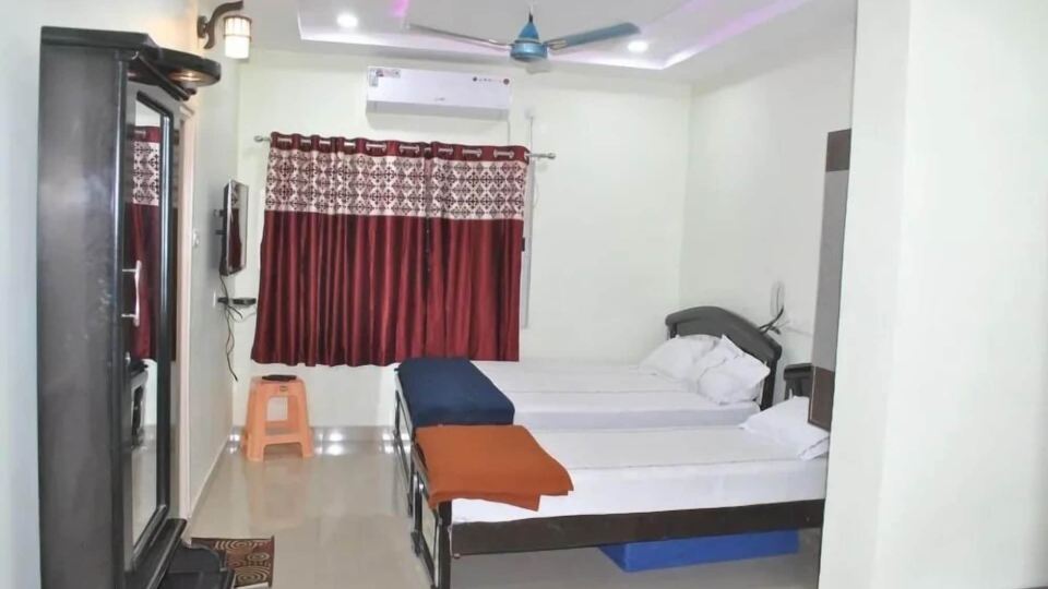 Iroomz Hotel Sagar Grand