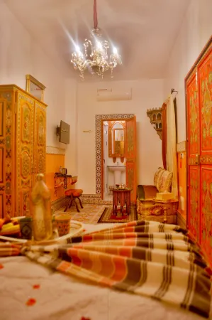 Riad Las MIL y Una Noches Tetuan Отели рядом с достопримечательностью «CTM»
