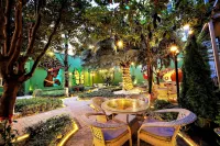 Walton Gardens Pera - Romantic
