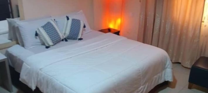 Fresh Air Lodge Hotele w: Akra