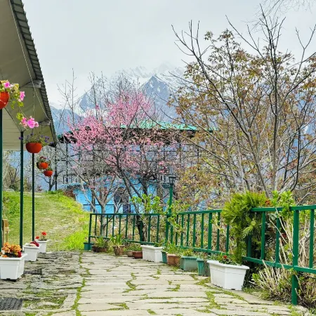 Himalayan High, Auli, by Himalayan Eco Lodges
