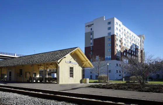 阿克倫市中心萬怡酒店