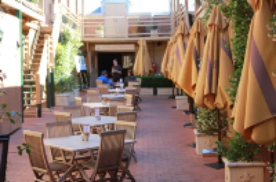 คอบบ์ แอนด์ โค คอร์ต บูทิก โฮเต็ล