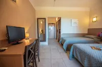 Hotel Corsica - Porto Corse Hotels in Ота