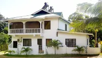 Castaway Lodge Hotels in Pointe la Rue