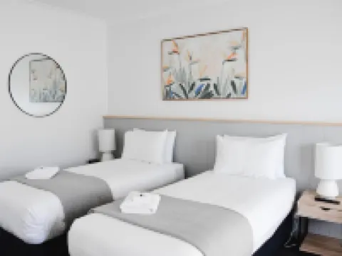 Eight Spence Hotels near Warrnambool Foreshore Promenade