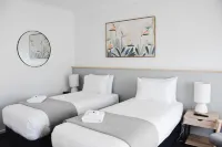Eight Spence Hotels in Warrnambool