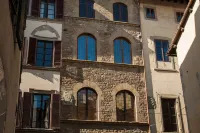 Residenza d'Epoca Borgo Albizi Hoteles cerca de Catedral de Santa María del Fiore