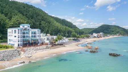Youngduk Sea & Spa Pension Отели рядом со станцией Jangsa Station