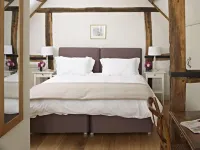Manor Farm Courtyard Cottages Hotels in Thatcham