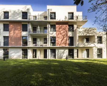 ゼナオ ネヴェール ルナーダ ヌベールのホテル