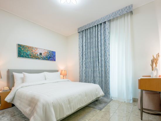 Al Bustan Centre & Residence